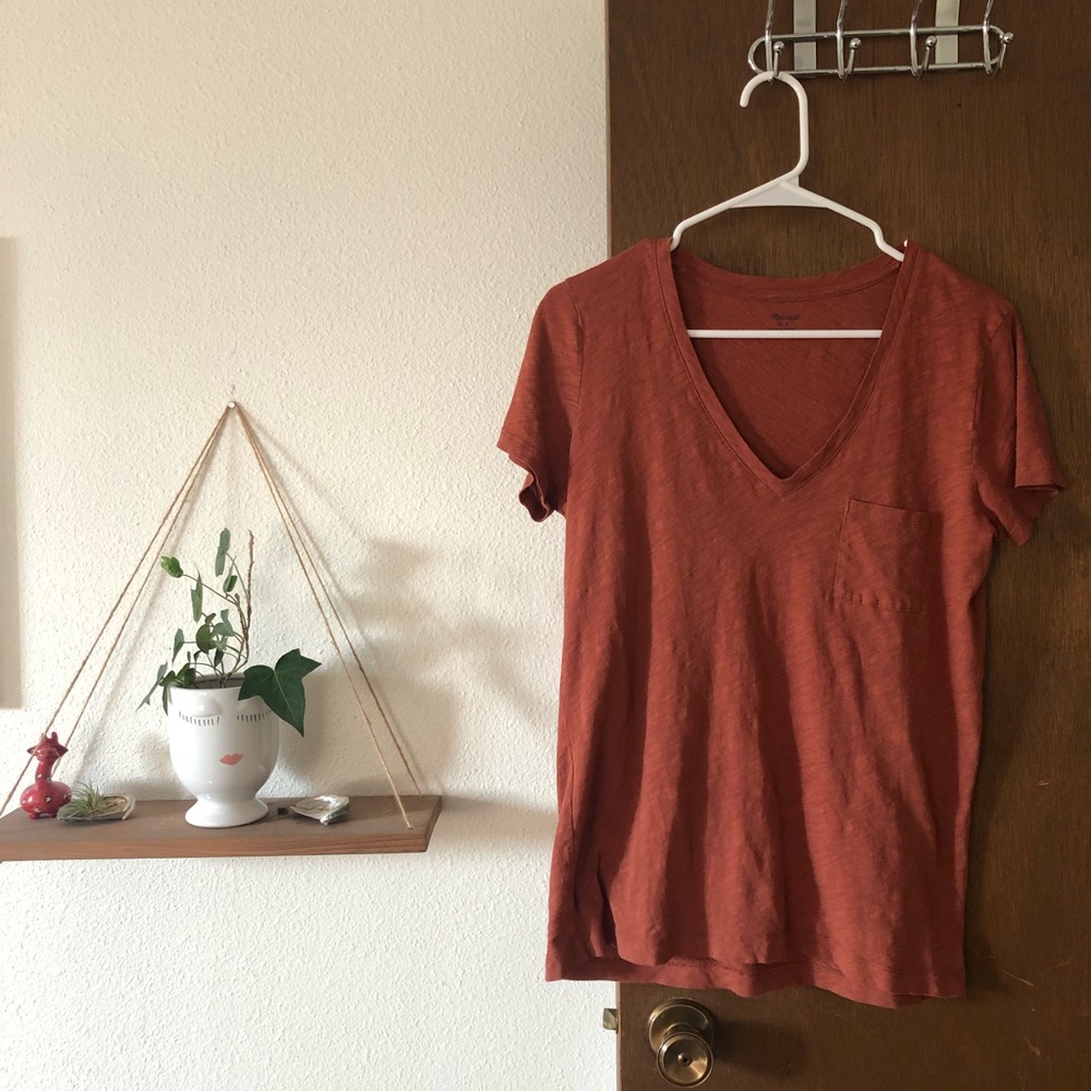 🥳 3 for $20 🥳 Burnt Orange Classic V-Neck